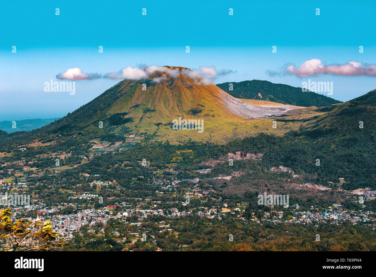 Mahawu volcano, Sulawesi, Indonesia Stock Photo