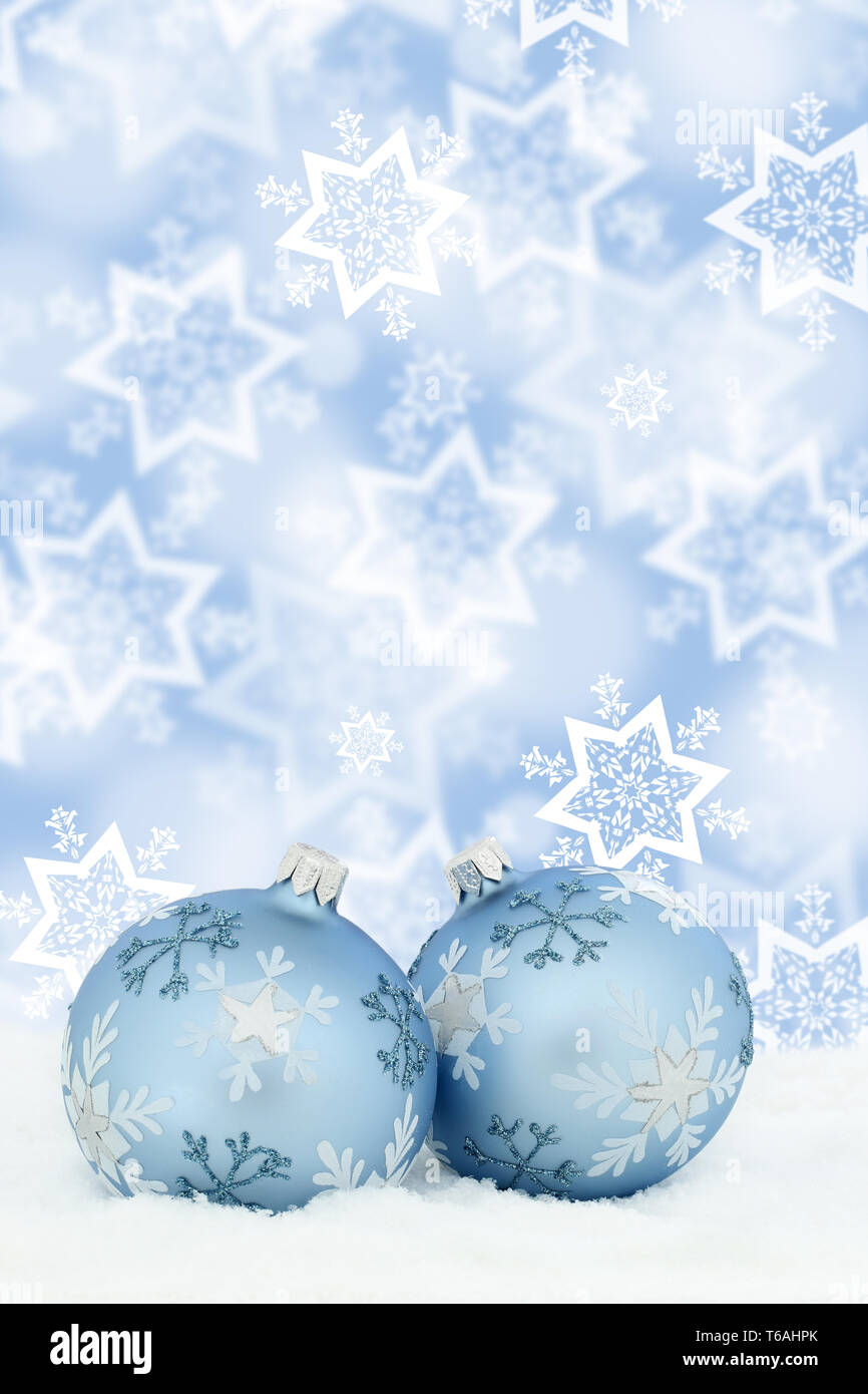 Weihnachten Weihnachtskarte Karte Weihnachtsdeko Winter Schnee blau Weihnachtskugeln Kugeln Stock Photo