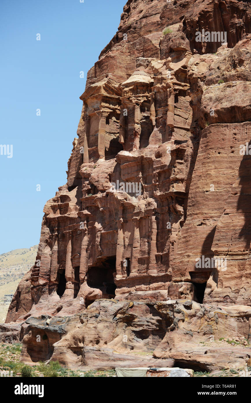 Rock carved chambers and tombs in the ancient Nabataean city of Petra ...