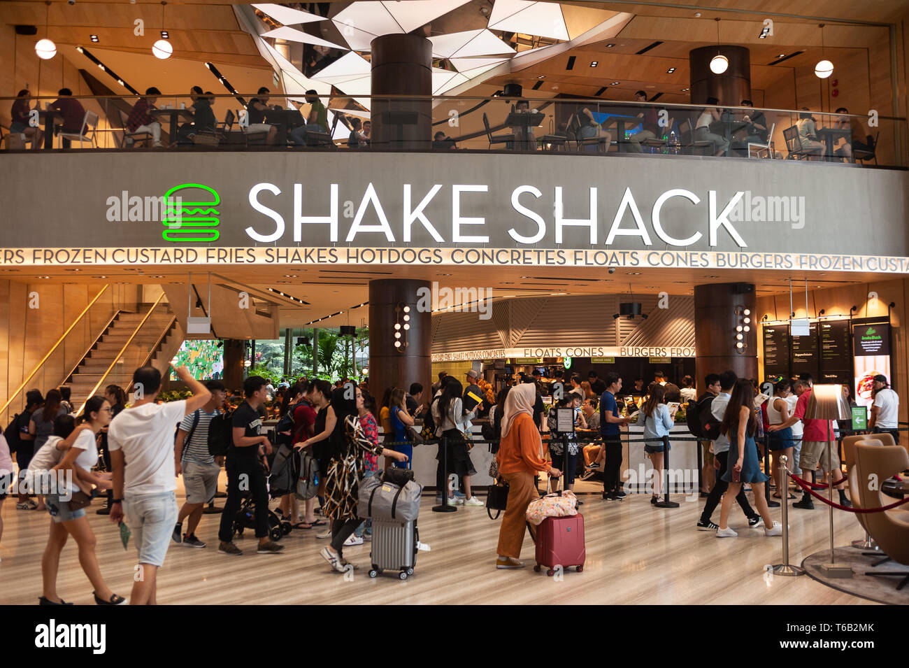 28.04.2019, Singapore, Republic of Singapore, Asia - The first fast food restaurant of the Shake Shack chain in Singapore at Jewel Changi Airport. Stock Photo