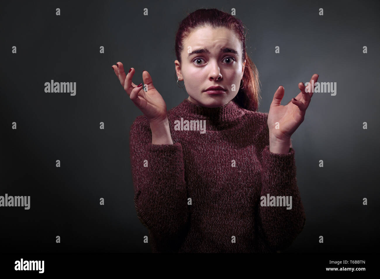 portrait of a surprised young woman Stock Photo - Alamy
