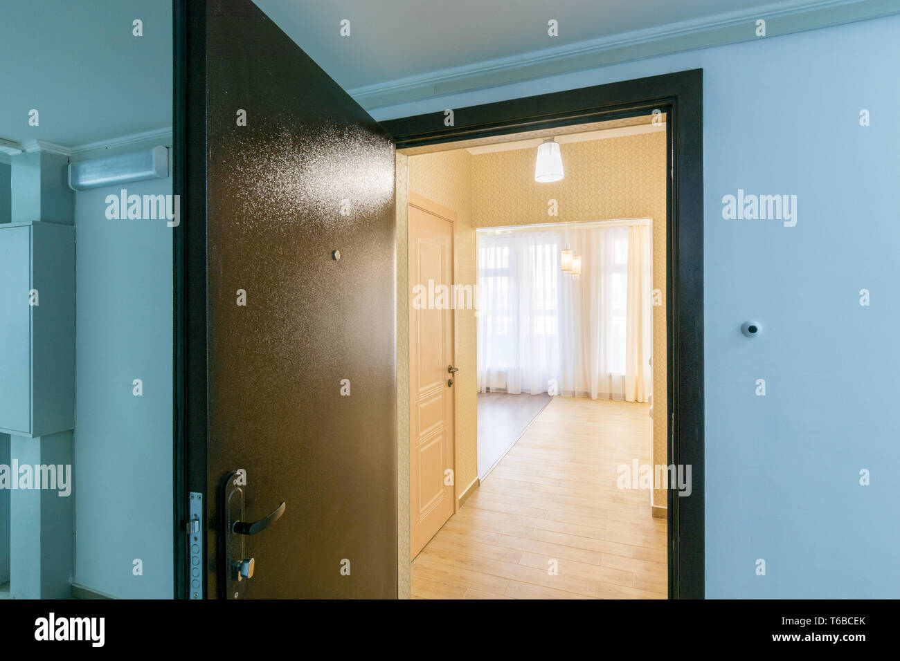 Front entrance apartment building hires stock photography and images