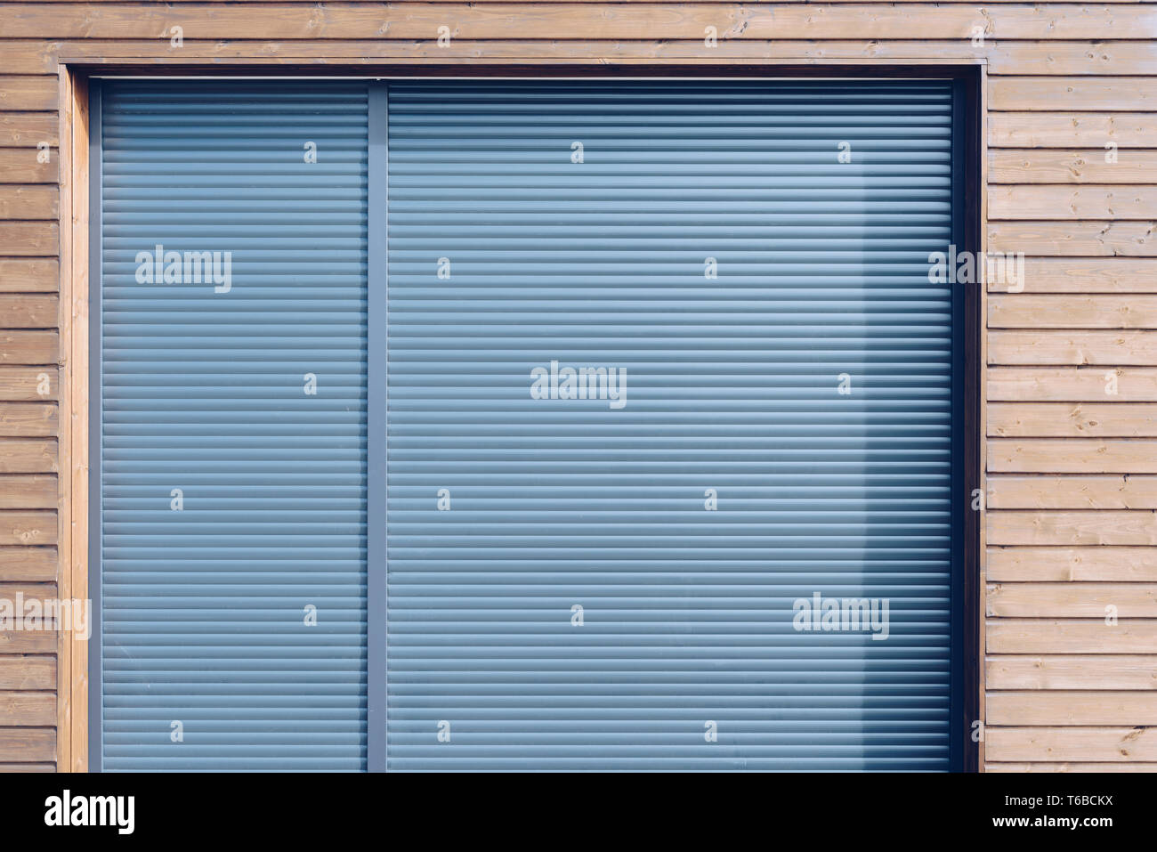 Aluminum siding hires stock photography and images Alamy