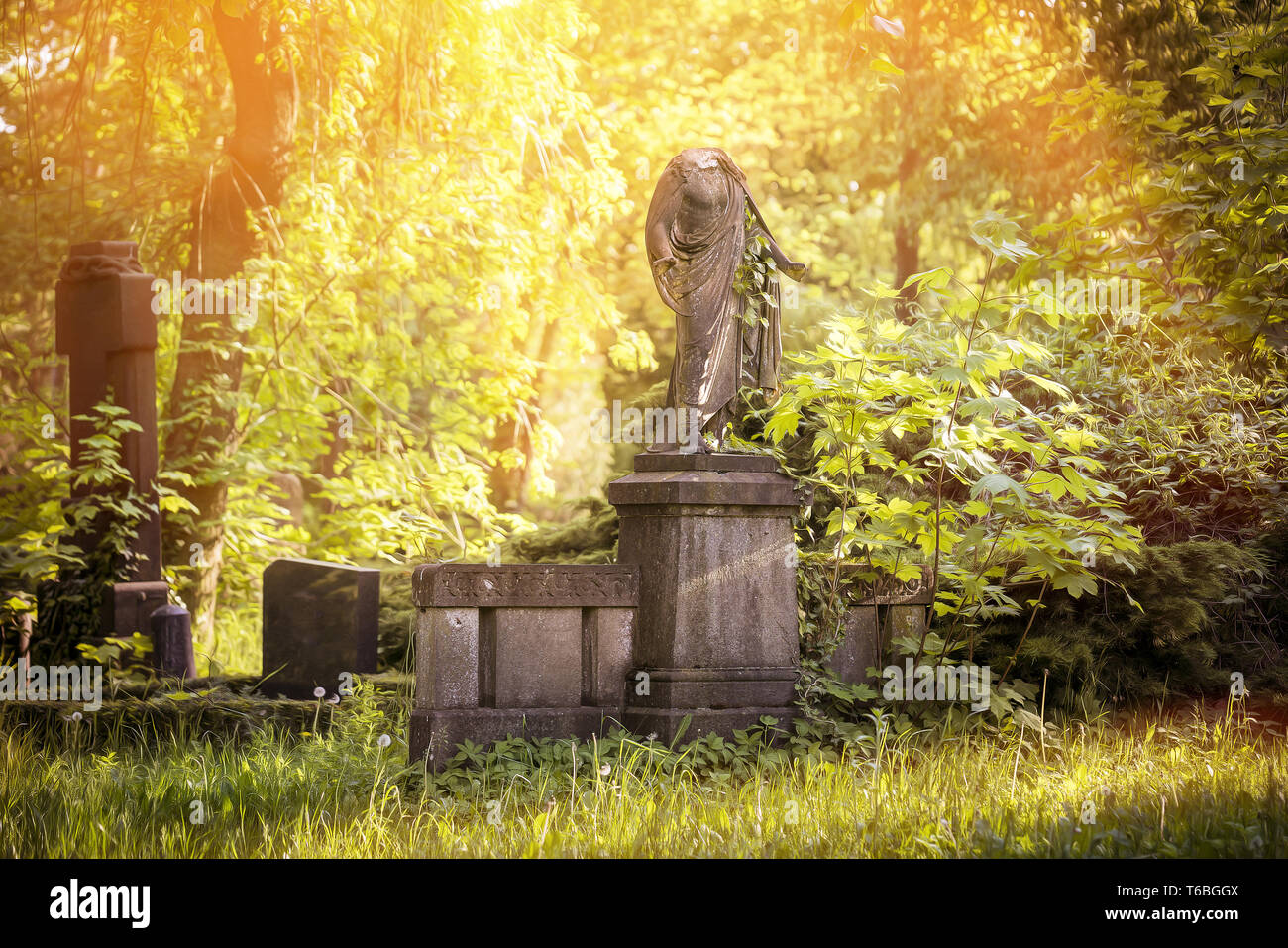 Statue without head hires stock photography and images Alamy