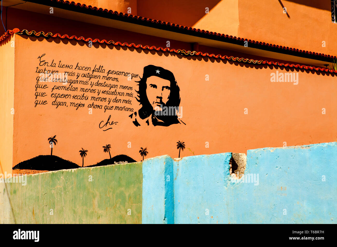 Painting of Che Guevara on a old wall in Trinidad Stock Photo