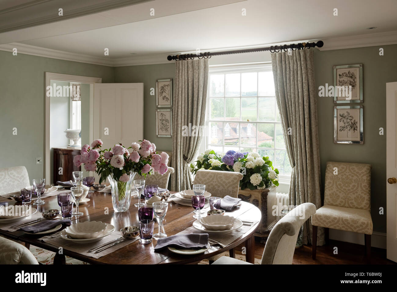 Elegant dining room Stock Photo Alamy