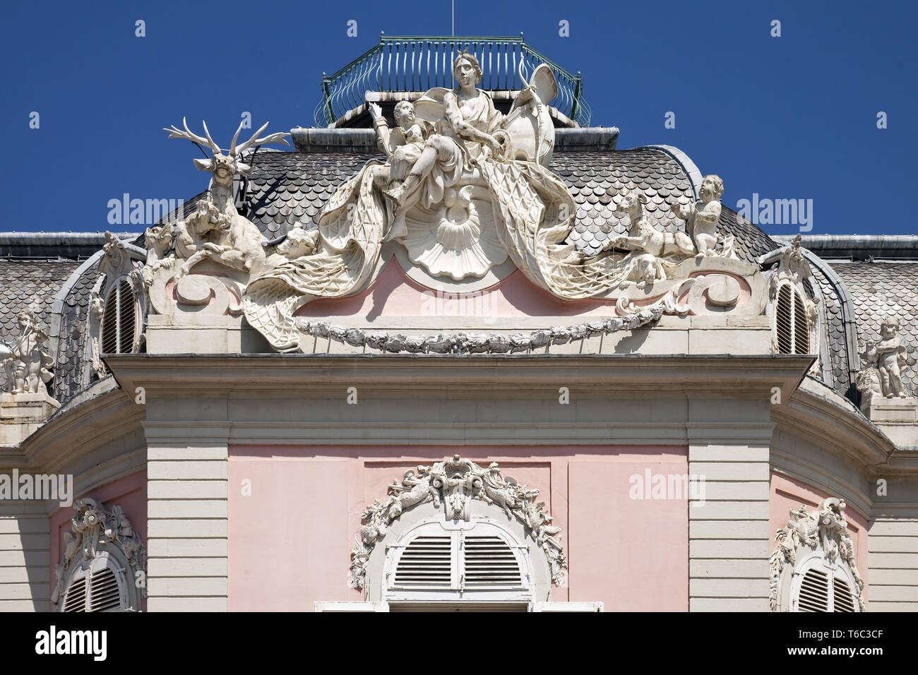 Sculptural decoration hires stock photography and images Alamy