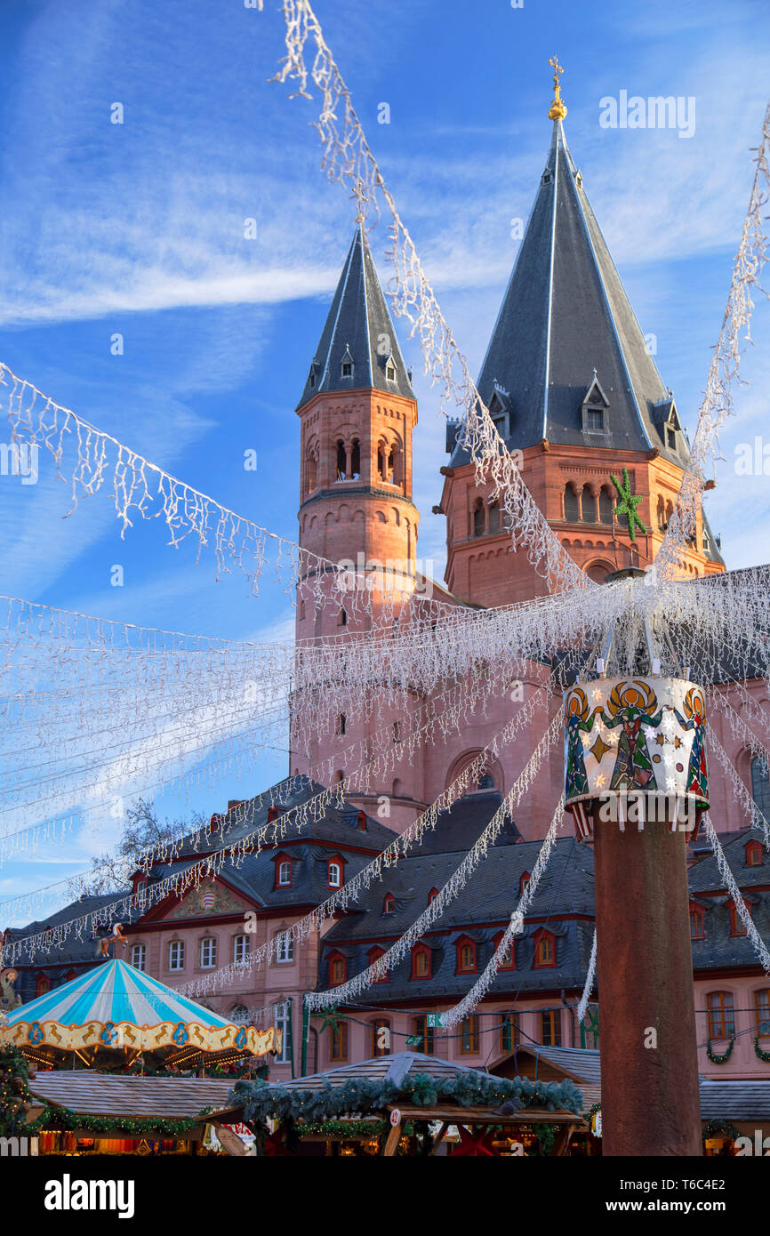 Christmas Market and Mainz Cathedral, Mainz, Rhineland-Palatinate, Germany Stock Photo