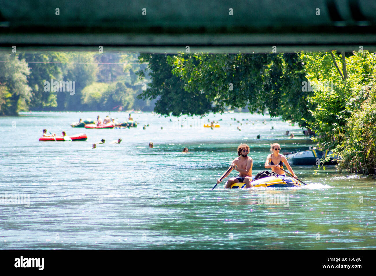 Swimming and diving in the river Aare Stock Photo Alamy