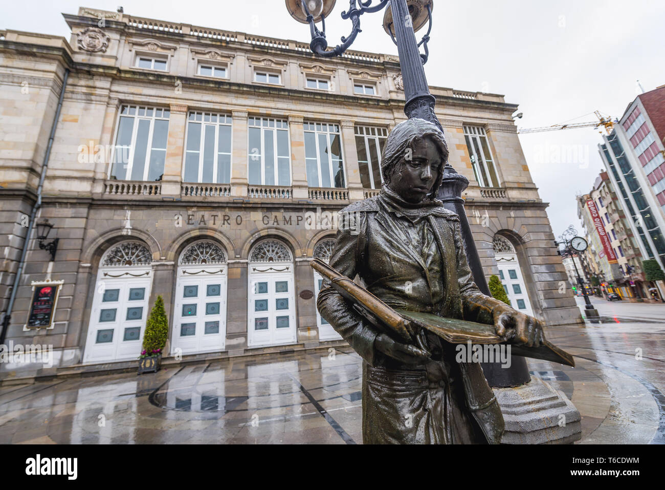 Sculpture called Esperanza Caminando (Walk of Hope) designed by Julio