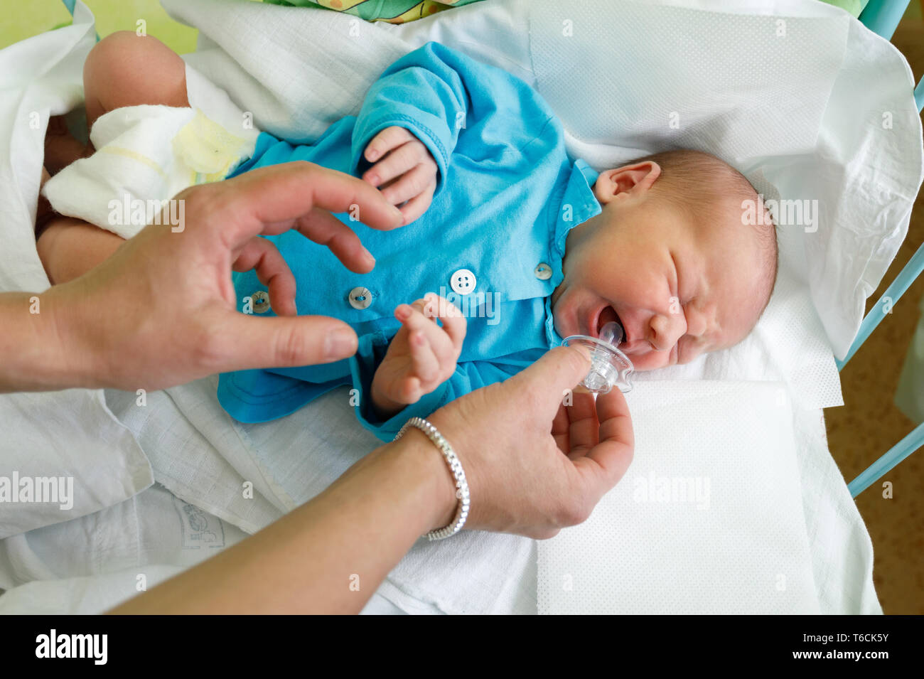 Crying Infant Hi Res Stock Photography And Images Alamy