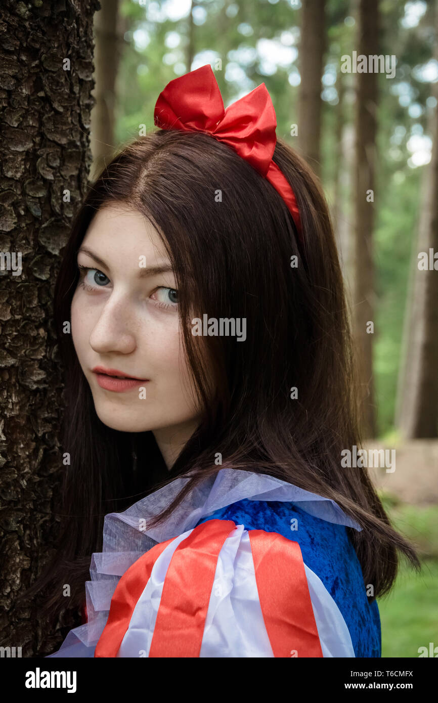 788 Red Bow In Hair Stock Photos, High-Res Pictures, and Images