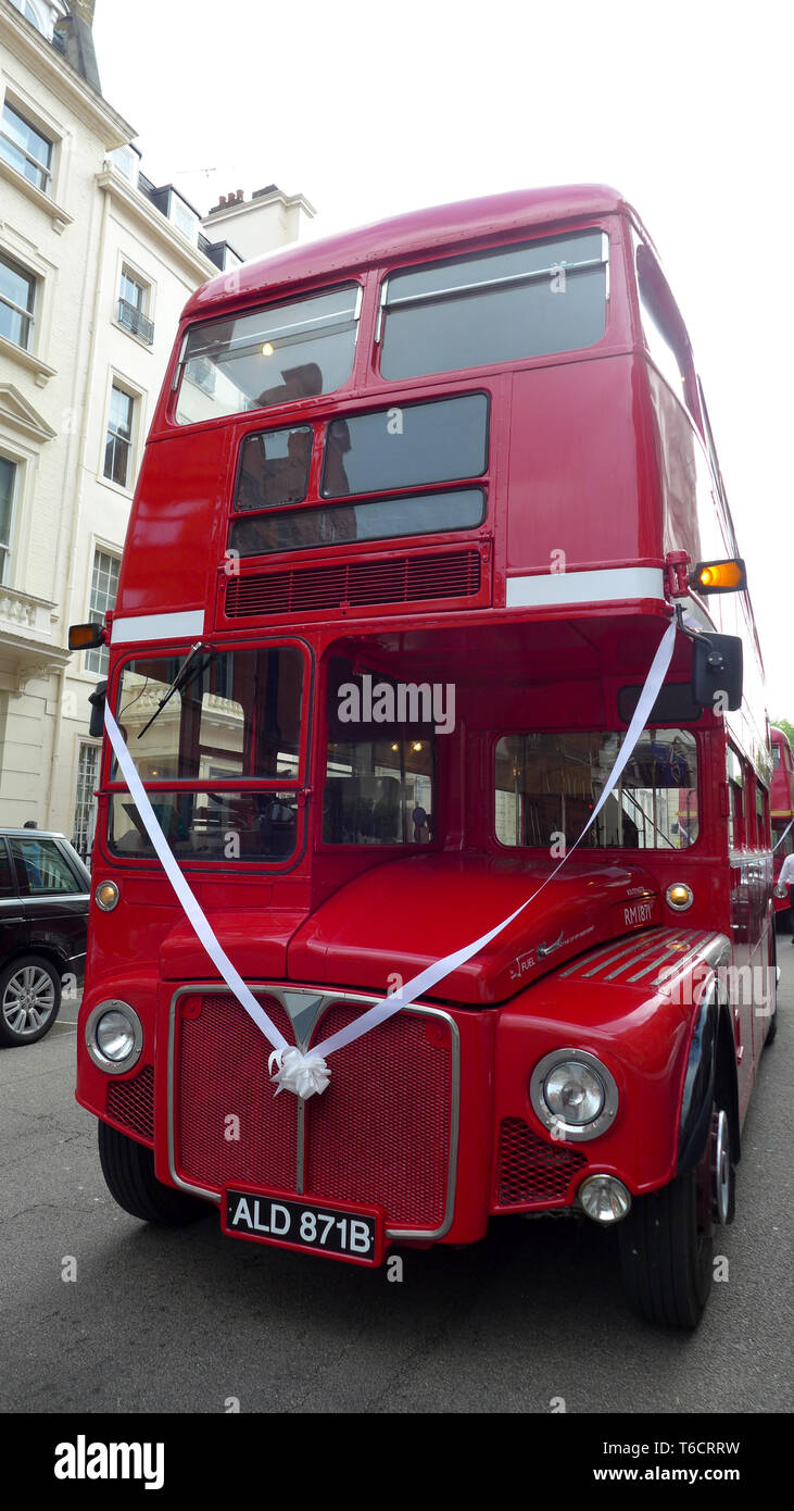 Red coaches london hi-res stock photography and images - Alamy