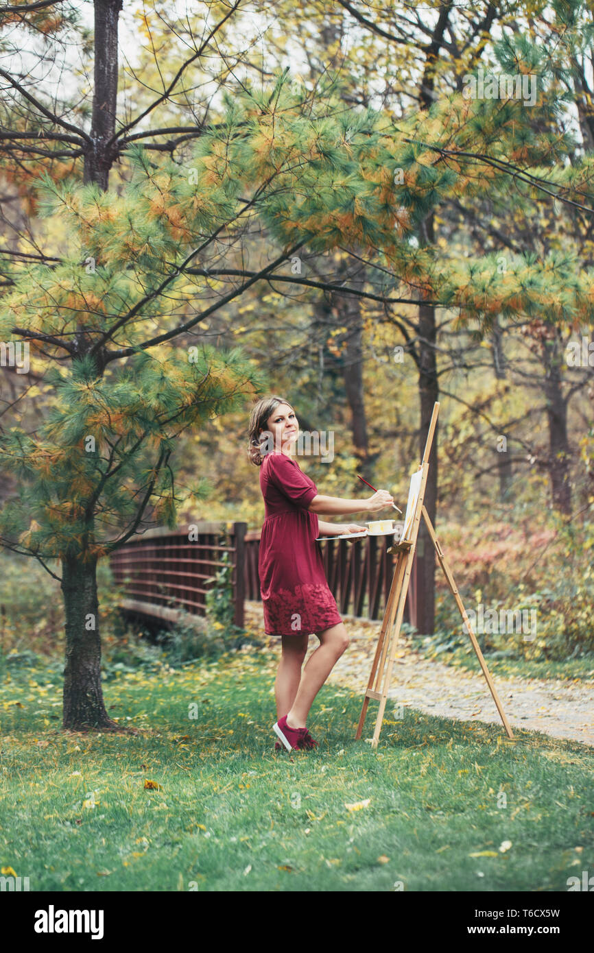 Woman painting easel outside hi-res stock photography and images - Alamy