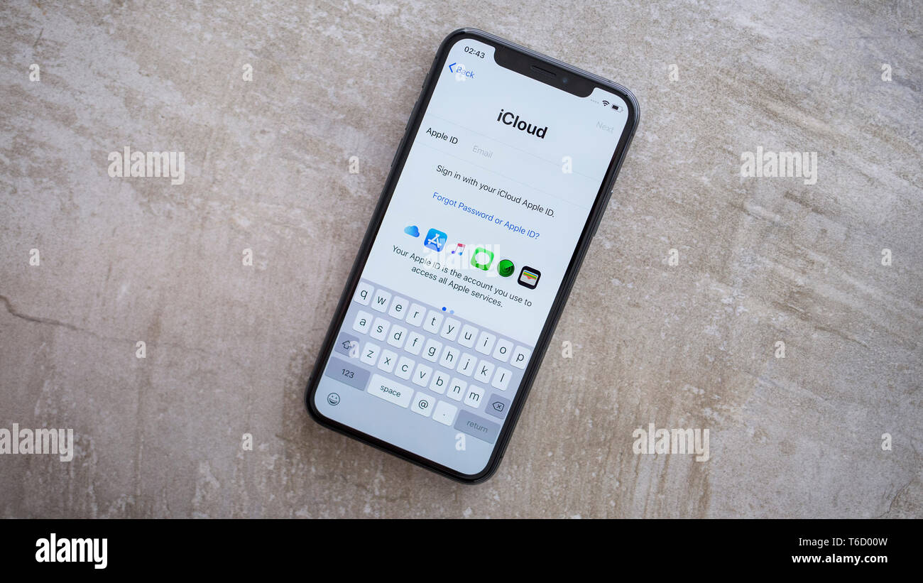 Apple Iphone XS Space Gray Screen with Apple iCloud Settings Stock Photo