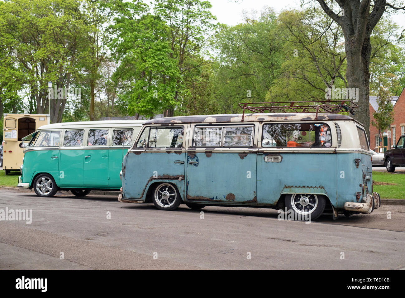 1966 VW Split Screen Volkswagen camper van and a 1970 Volkswagen camper van.  Bicester heritage centre 'Drive It Day'. Bicester, Oxfordshire, England  Stock Photo - Alamy