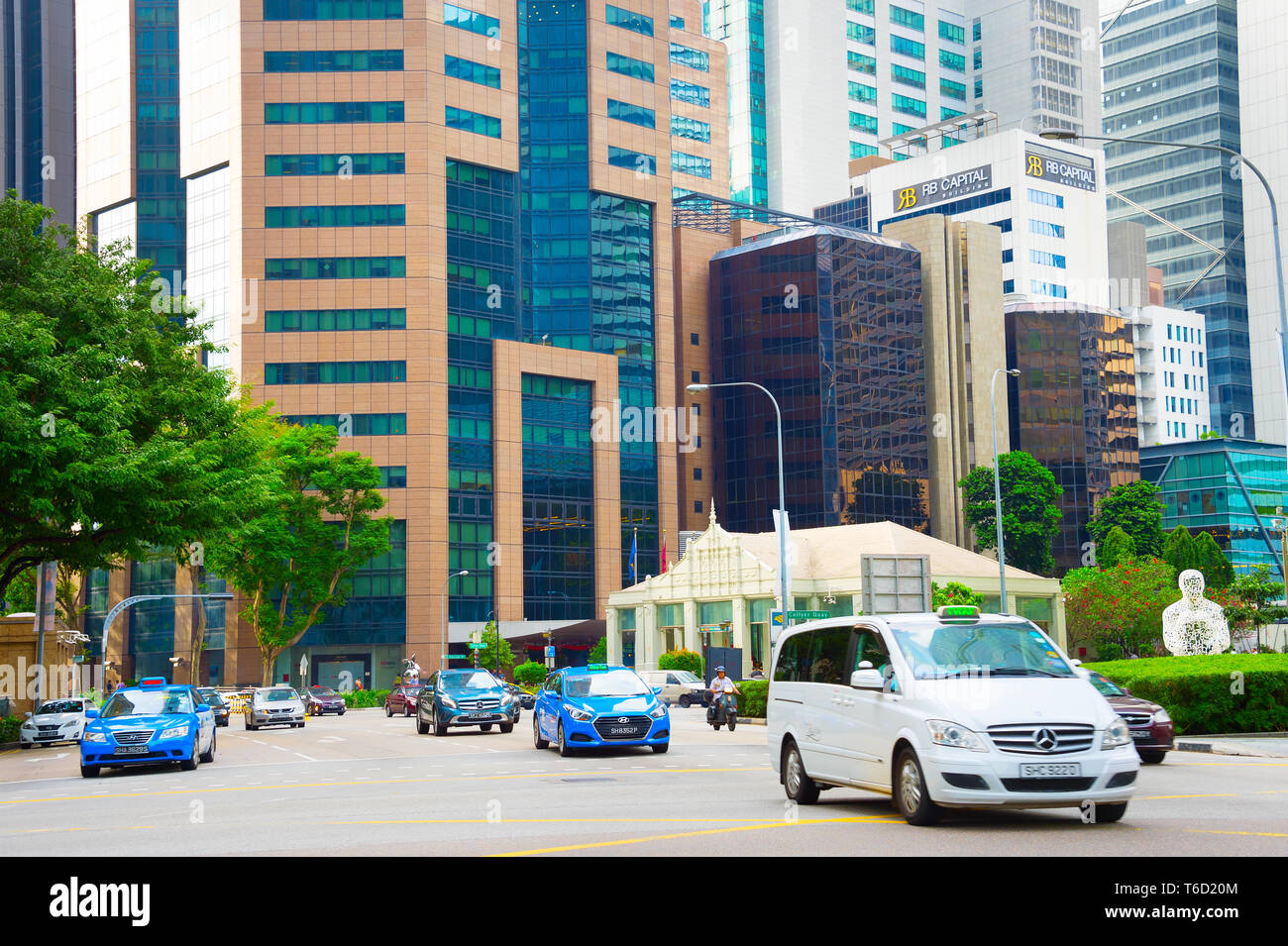 Car traffic downtown hi-res stock photography and images - Alamy