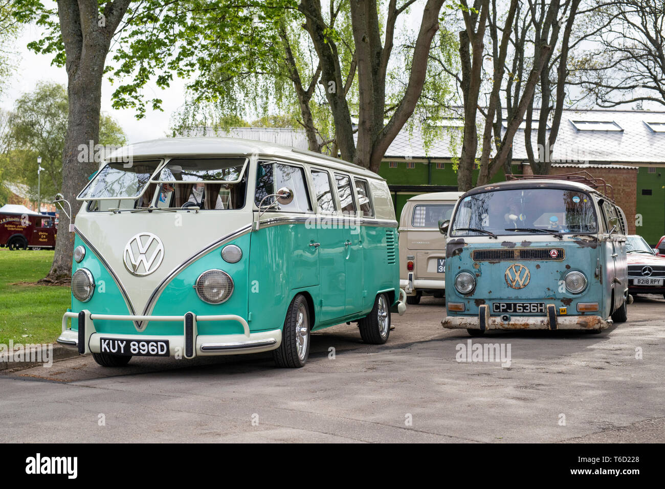 1966 VW Split Screen Volkswagen camper van and a 1970 Volkswagen camper van.  Bicester heritage centre 'Drive It Day'. Bicester, Oxfordshire, England  Stock Photo - Alamy