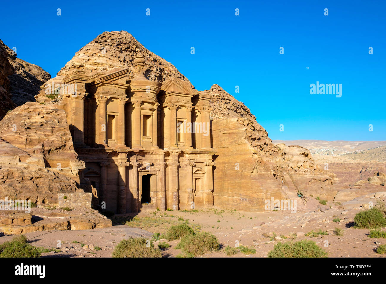 Jordan, Ma'an Governorate, Petra. UNESCO World Heritage Site. Ad-Deir, the Monastery carved into sandstone cliff face. Stock Photo