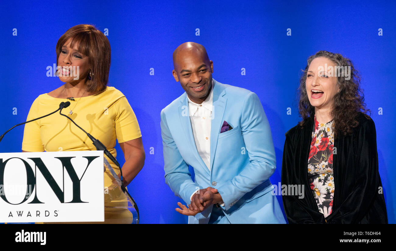 New York Ny April 30 19 Gayle King Bebe Neuwirth And Brandon Victor Dixon Announce 19 Tony Awards Nominations At New York Public Library For Performings Arts Stock Photo Alamy New York Ny April 30 19 Gayle King Bebe Neuwirth And Brandon Victor Dixon Announce 19 Tony Awards Nominations At New York Public Library For Performings Arts Stock Photo Alamy