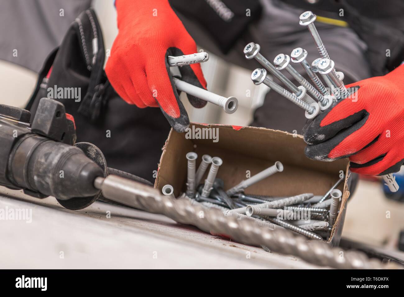 Choosing Right Construction Screws. Industrial Concept Stock Photo Alamy