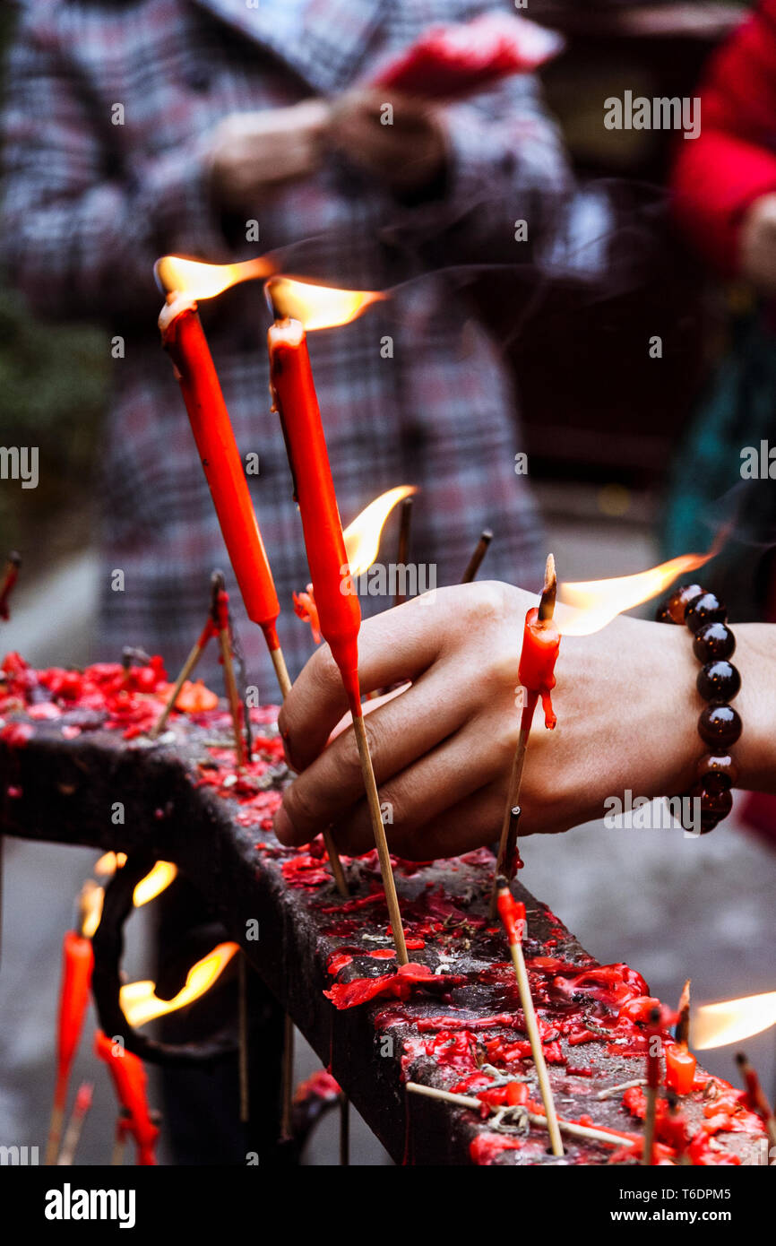 Chengdu, Sichuan province, China : People place candles at the Qingyang Gong Taoist temple, the oldest and most extensive Taoist temple in Chengdu. Fo Stock Photo