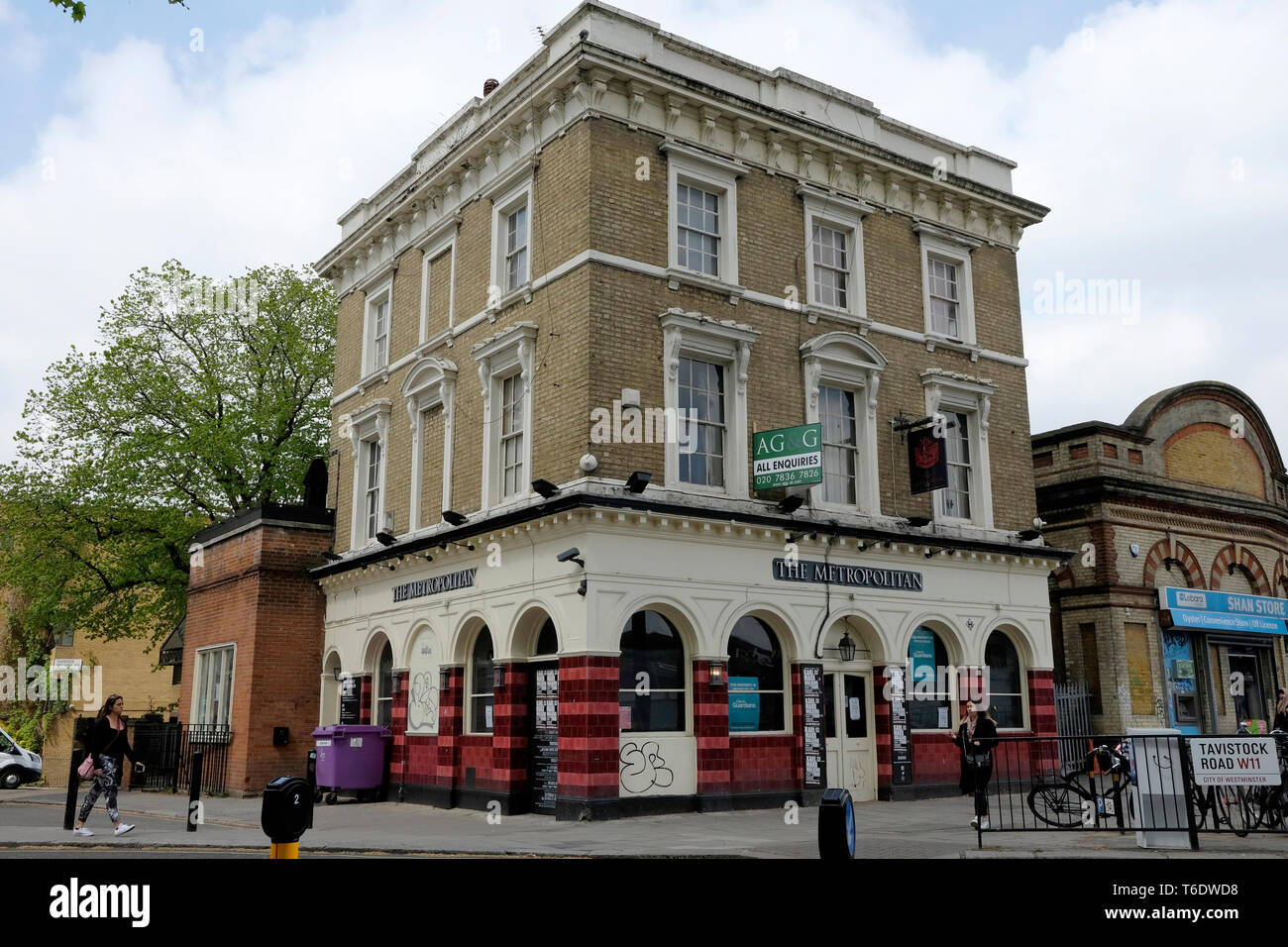 A general view of a closed down pub (the metropolitan) in Westbourne Grove W11 Stock Photo