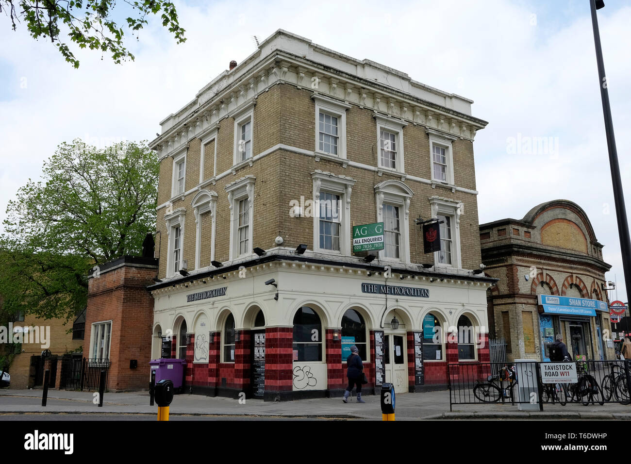 A general view of a closed down pub (the metropolitan) in Westbourne Grove W11 Stock Photo