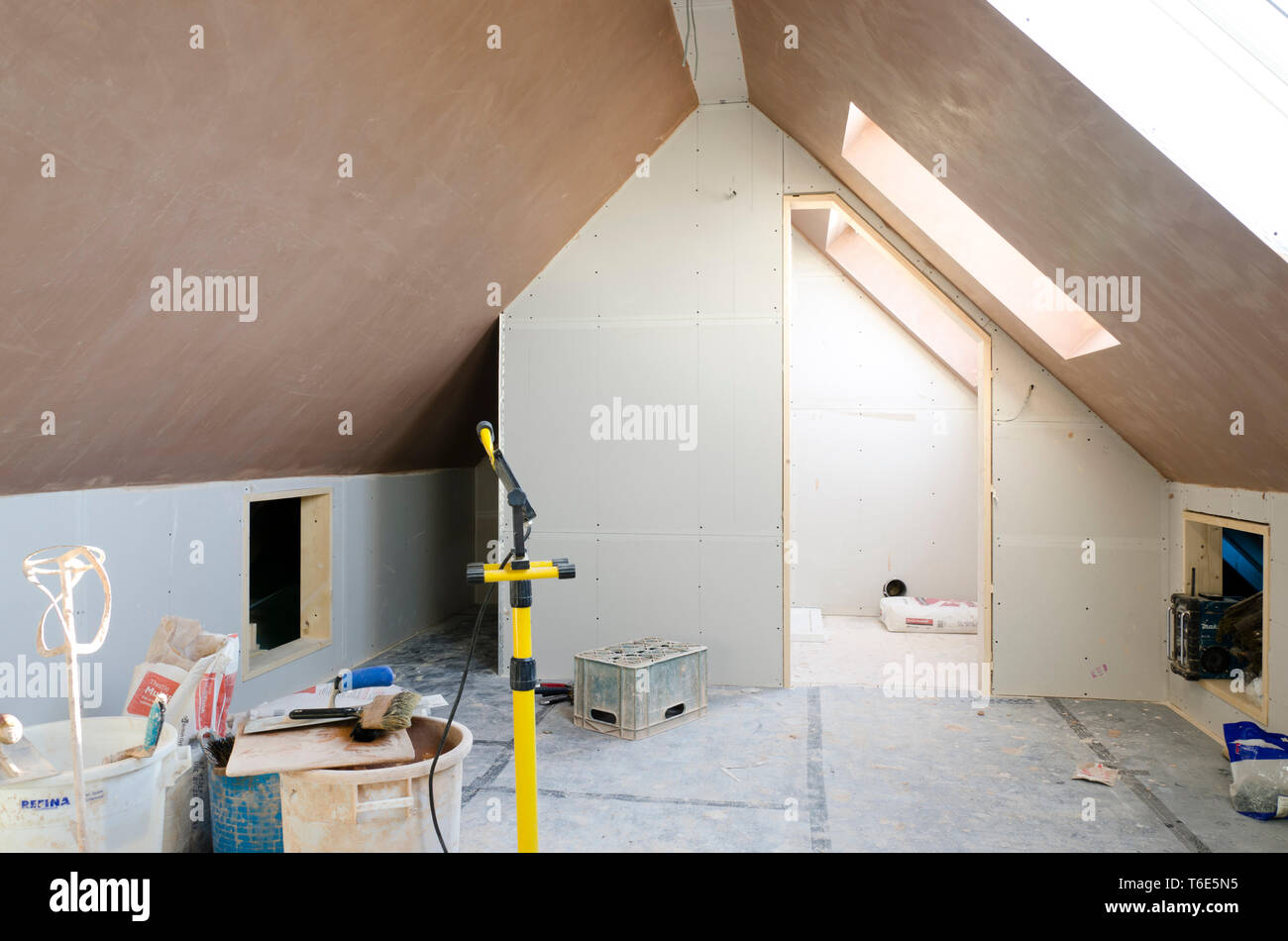 Loft conversion hi-res stock photography and images - Alamy