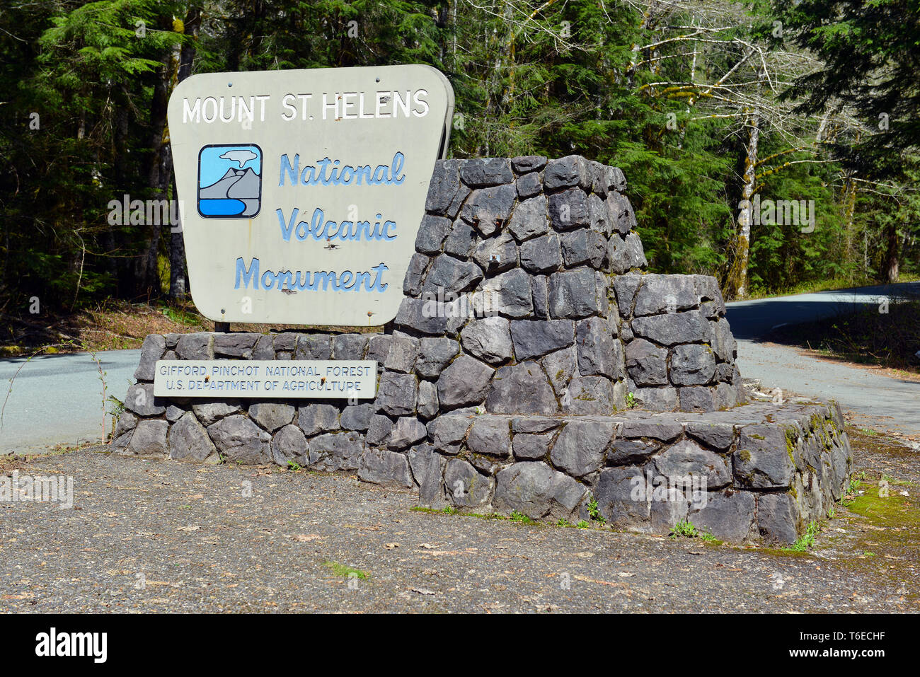 Mount saint helens volcano in the cascade mountains washington state