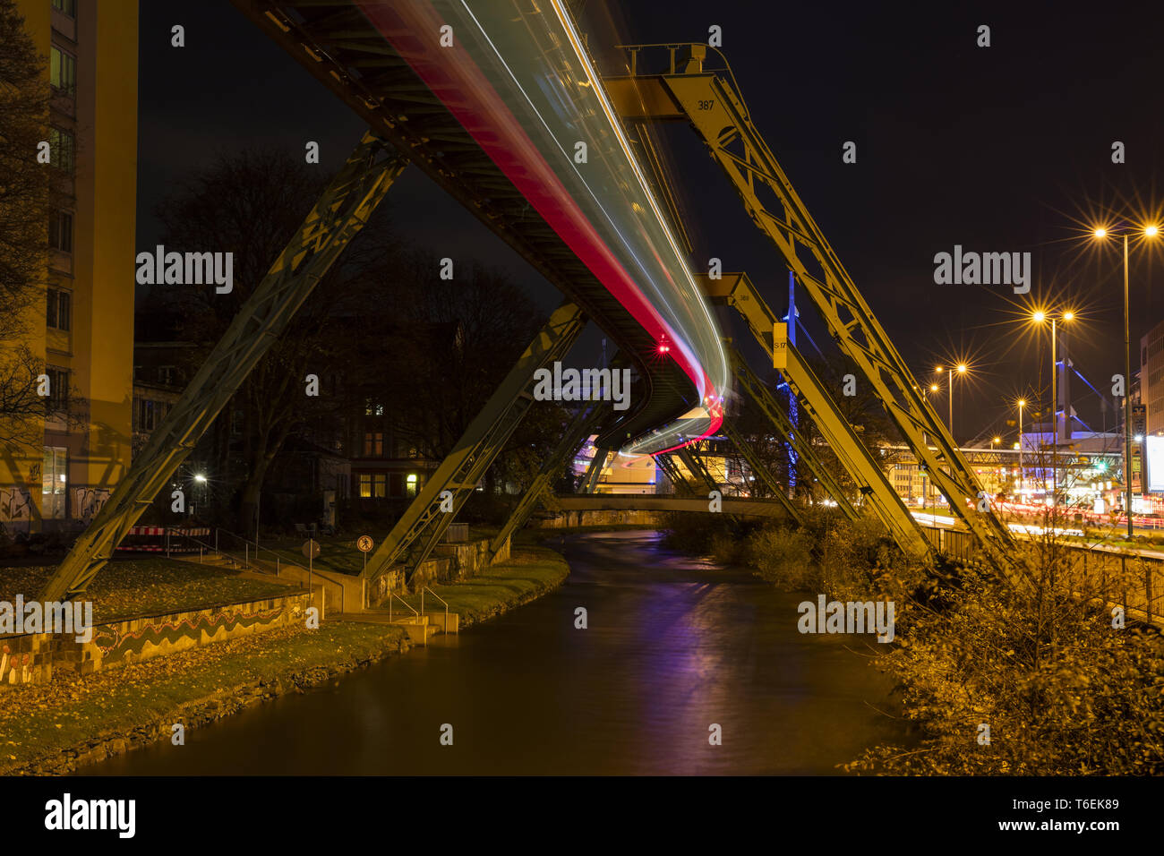 Illuminated Overhead Railway Wuppertal Stock Photo Alamy