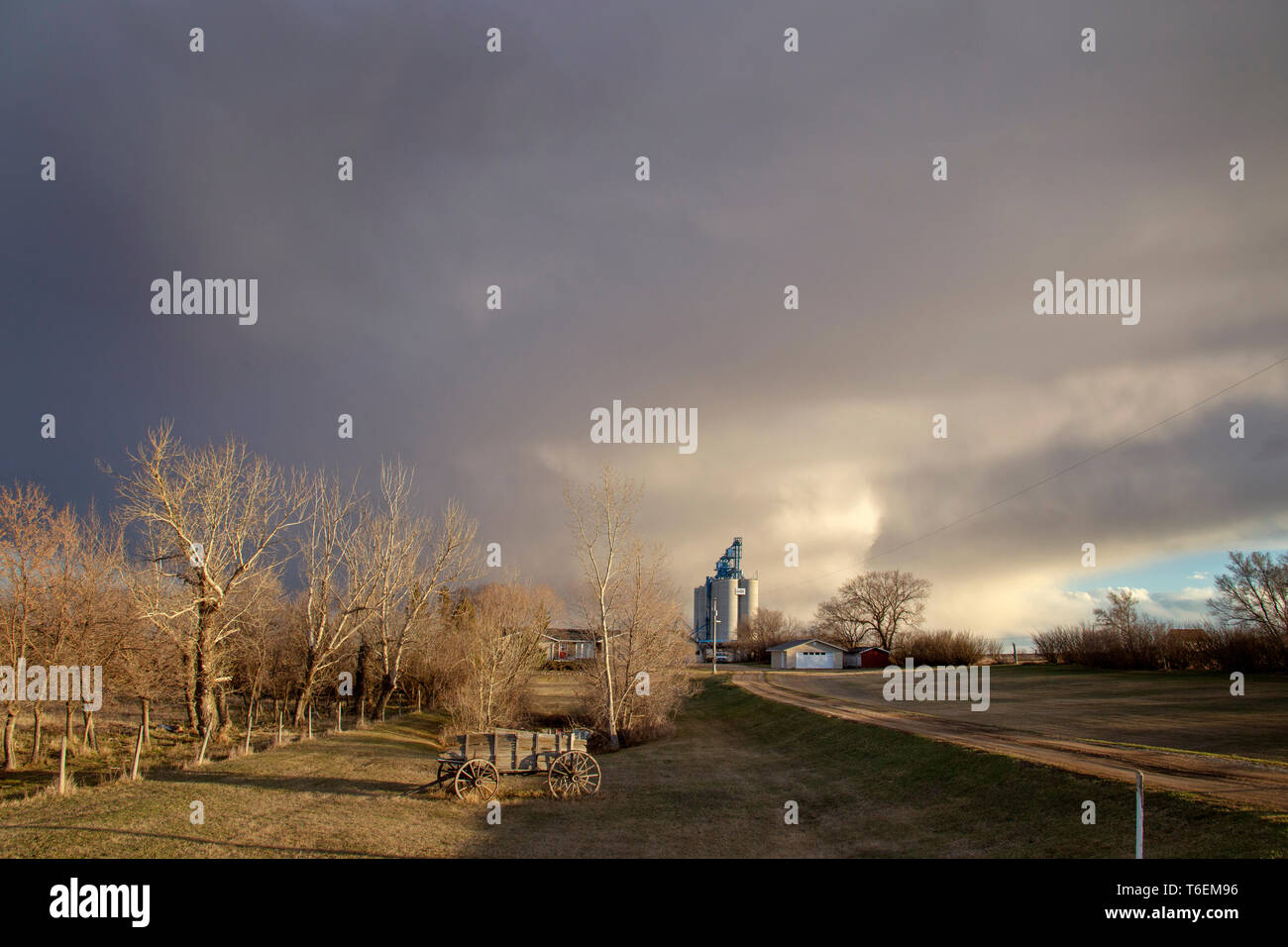 Prairie Storm Clouds rural Saskatchewan Grain Elevator Stock Photo - Alamy