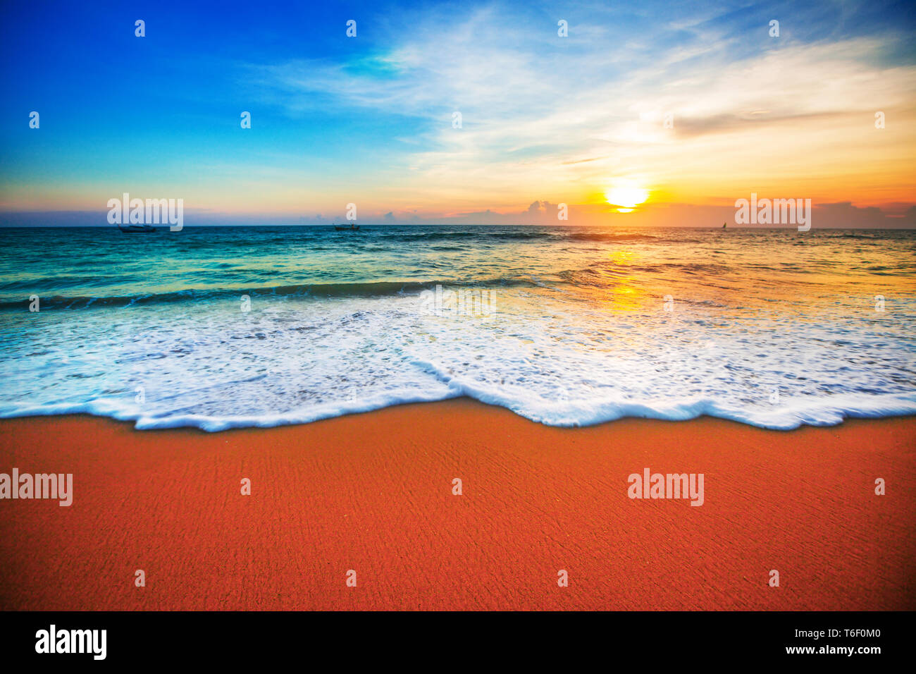 Tropical sunset beach palm hi-res stock photography and images - Alamy