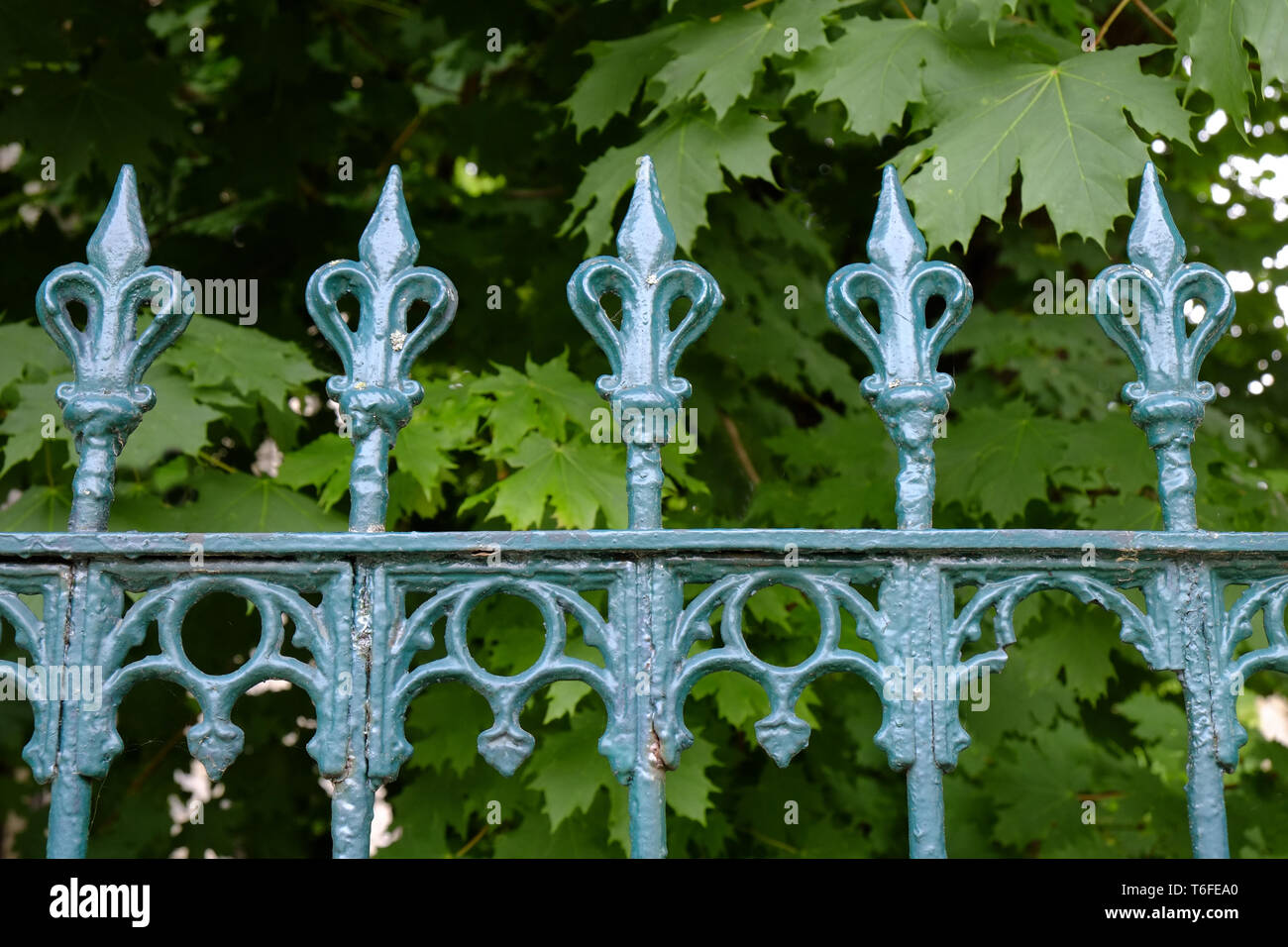 Fence metal hi-res stock photography and images - Alamy