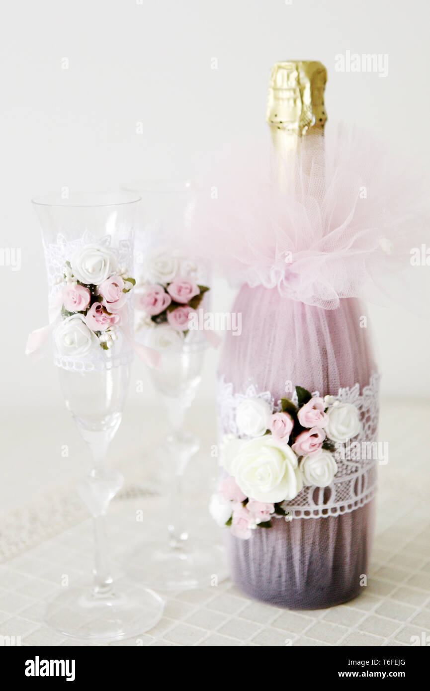 Champagne glasses ribbon rose hi-res stock photography and images - Alamy