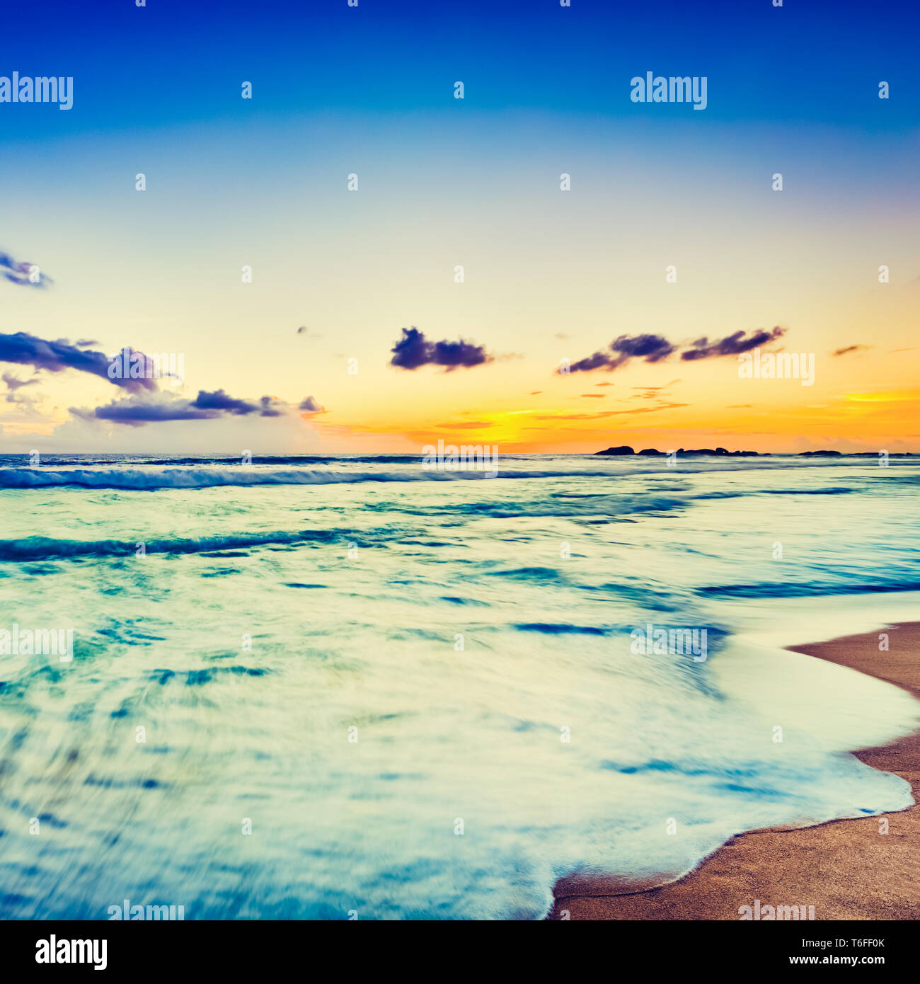 Beautiful sky over caribbean sea hi-res stock photography and images ...