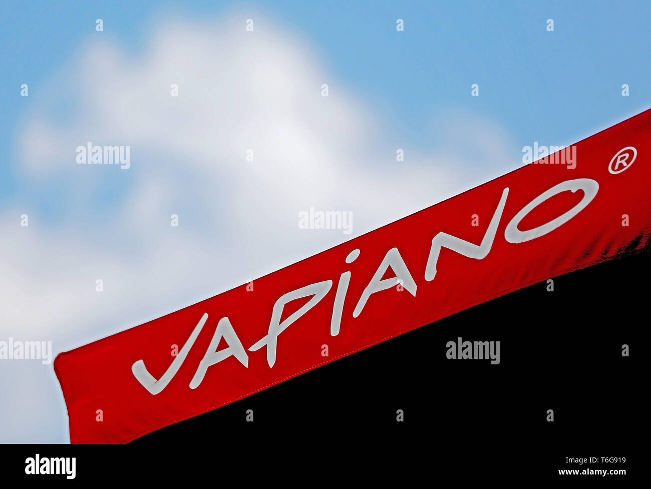 30 April 2019, North Rhine-Westphalia, Cologne: The Vapiano lettering stands on a parasol in front of a branch of the Vapiano restaurant chain. (to dpa 'Wrestling for financial resources: Vapiano again postpones annual accounts') Photo: Oliver Berg/dpa Stock Photo