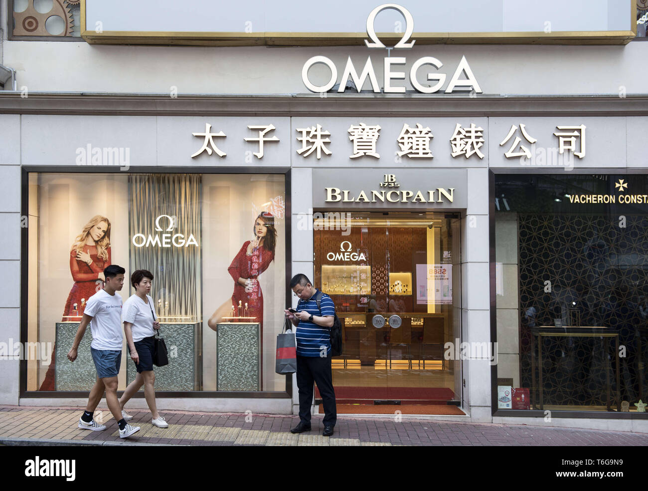 Hong Kong. 26th Apr, 2019. Pedestrians are seen walking past a Swiss ...