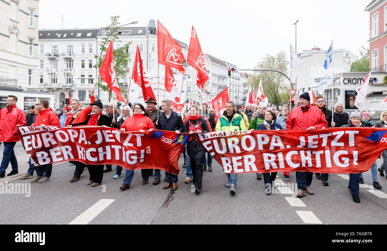 Hamburg, Germany. 01st May, 2019. Ina Morgenroth (centre, l-r), Managing Director of IG Metall Hamburg Region, Berthold Bose, Regional Manager Verdi Hamburg, and Katja Karger, Chairman of the DGB Hamburg, lead the demonstration of the DGB at the 1st Main behind banners with the inscription 'Europe, but now right! Credit: Markus Scholz/dpa/Alamy Live News Stock Photo