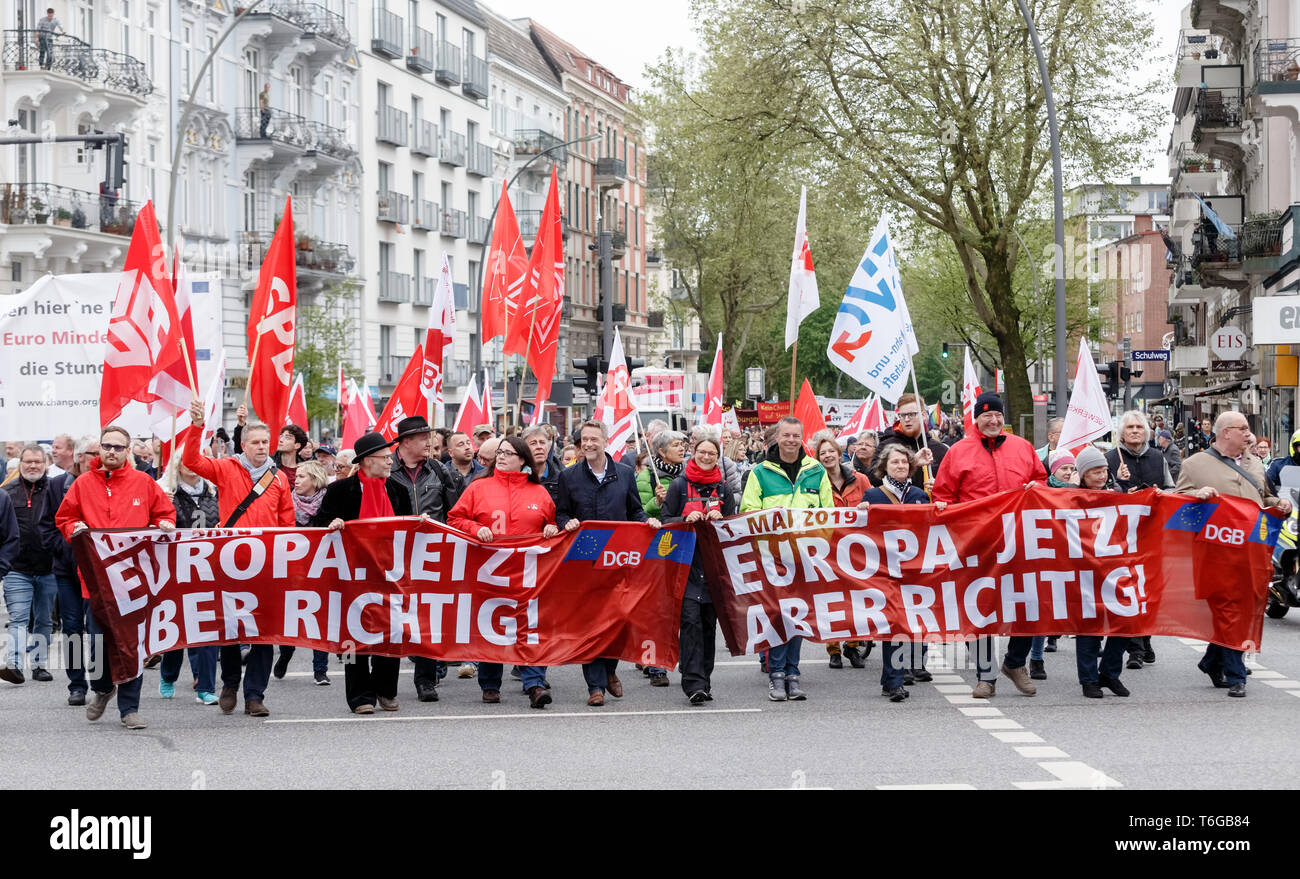 Hamburg, Germany. 01st May, 2019. Ina Morgenroth (centre, l-r), Managing Director of IG Metall Hamburg Region, Berthold Bose, Regional Manager Verdi Hamburg, and Katja Karger, Chairman of the DGB Hamburg, lead the demonstration of the DGB at the 1st Main behind banners with the inscription 'Europe, but now right! Credit: Markus Scholz/dpa/Alamy Live News Stock Photo