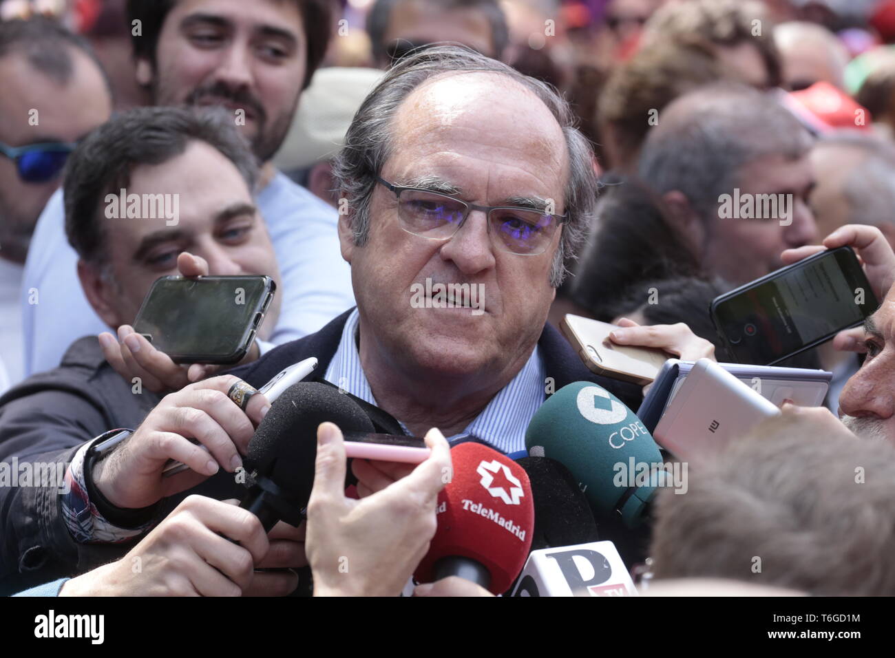 Madrid, Spain. 1st May, 2019. ngel Gabilondo, candidate for the presidency of the Madrid region seen speaking to the media during the protest.Thousands of protesters demonstrate on the International Workers' Day convoked by the majority unions UGT and CCOO to demand policies and reductions in unemployment levels in Spain, against job insecurity and labour rights. Politicians of the PSOE and Podemos have participated in the demonstration. Credit: Lito Lizana/SOPA Images/ZUMA Wire/Alamy Live News Stock Photo