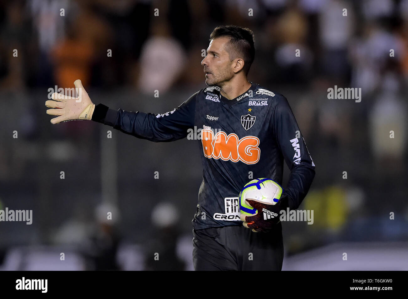 January 20, 2021: Porto Alegre (RS), 20/01/2021 - FUTEBOL/CAMPEONATO  BRASILEIRO/GREMIO/ATLETICO-MG - Rever, do Atletico Mineiro, domina a bola  sob pressao de Victor Ferraz em partida valida pela 31Ã‚Âª rodada do  Campeonato Brasileiro