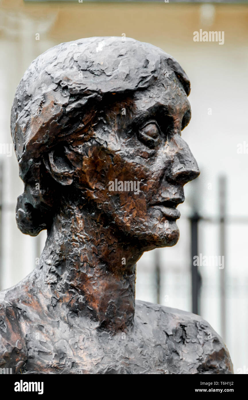 Bust of Virginia Woolf, Tavistock Square London; Büste von Virginia Woolf in London, Tavistock Square, London, England Stock Photo