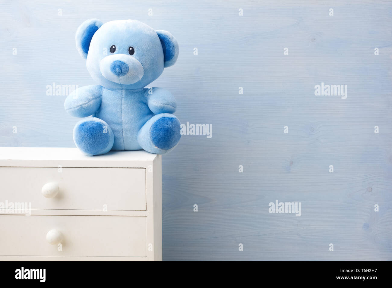 Child with teddy bear hi-res stock photography and images - Alamy