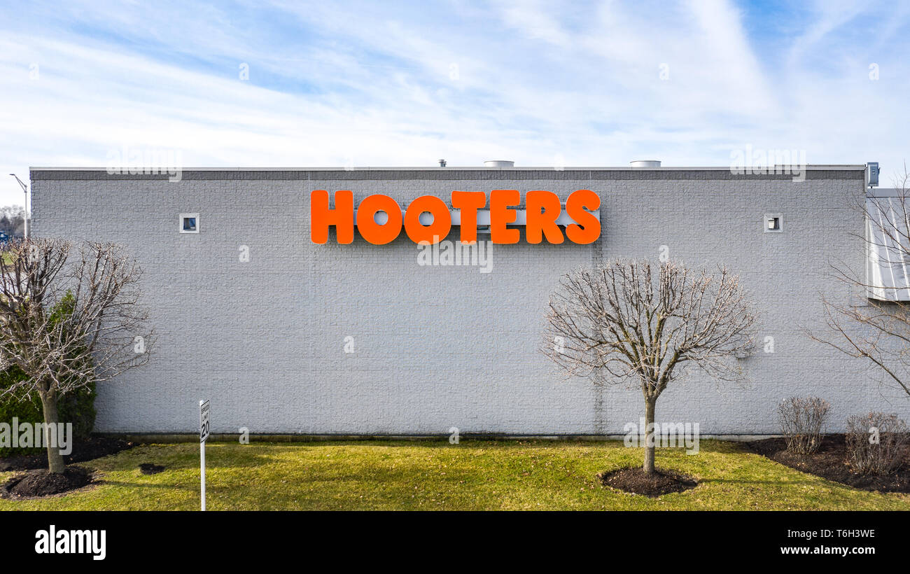 Hooters is an American chain restaurant that is known for its chicken wings, burgers, drinks and 'Hooter Girls' with over 420 locations. Stock Photo