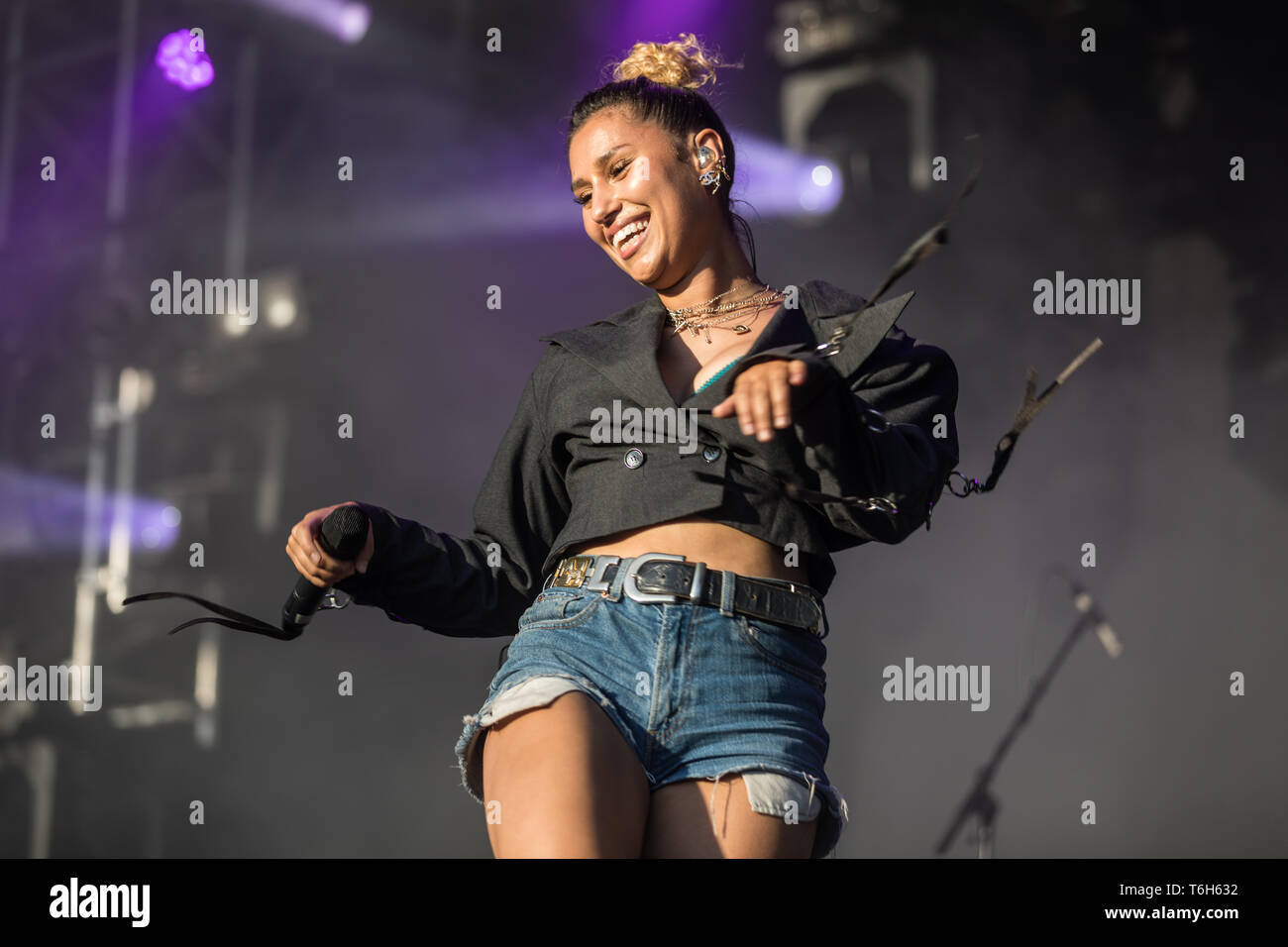 Raye Singer High Resolution Stock Photography and Images - Alamy