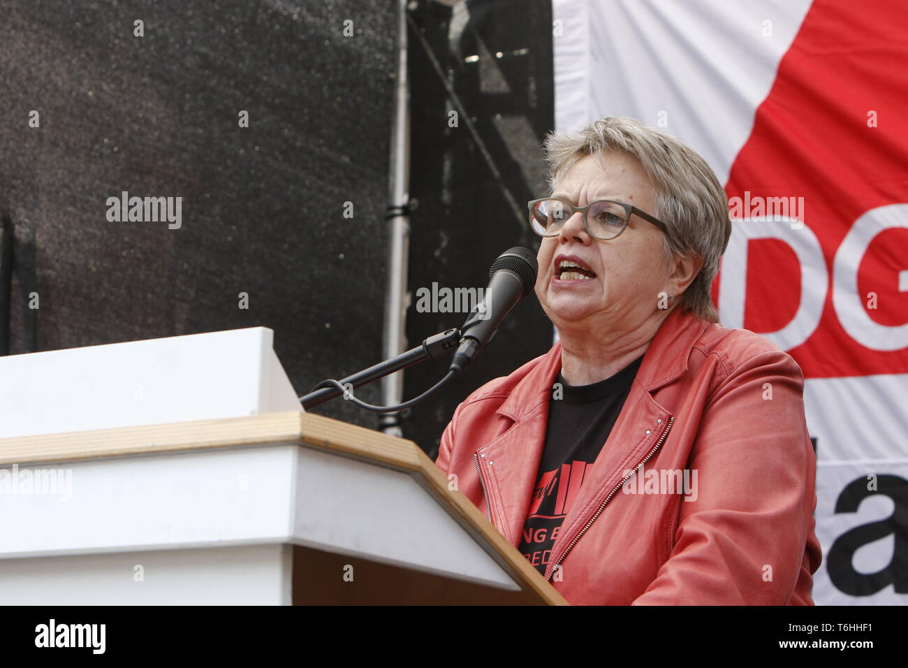 Frankfurt, Germany. 01st May, 2019. Marlis Tepe, the federal chairwoman of the GEW (Education and Science Workers' Union), addresses the rally. Several thousand members of Trade Unions and left parties marched through Frankfurt on their traditional 1. May protest. The march ended with a rally at the Roemerberg, in the centre of the old part of Frankfurt in front of the Frankfurt city-hall Roemer. Credit: Michael Debets/Pacific Press/Alamy Live News Stock Photo