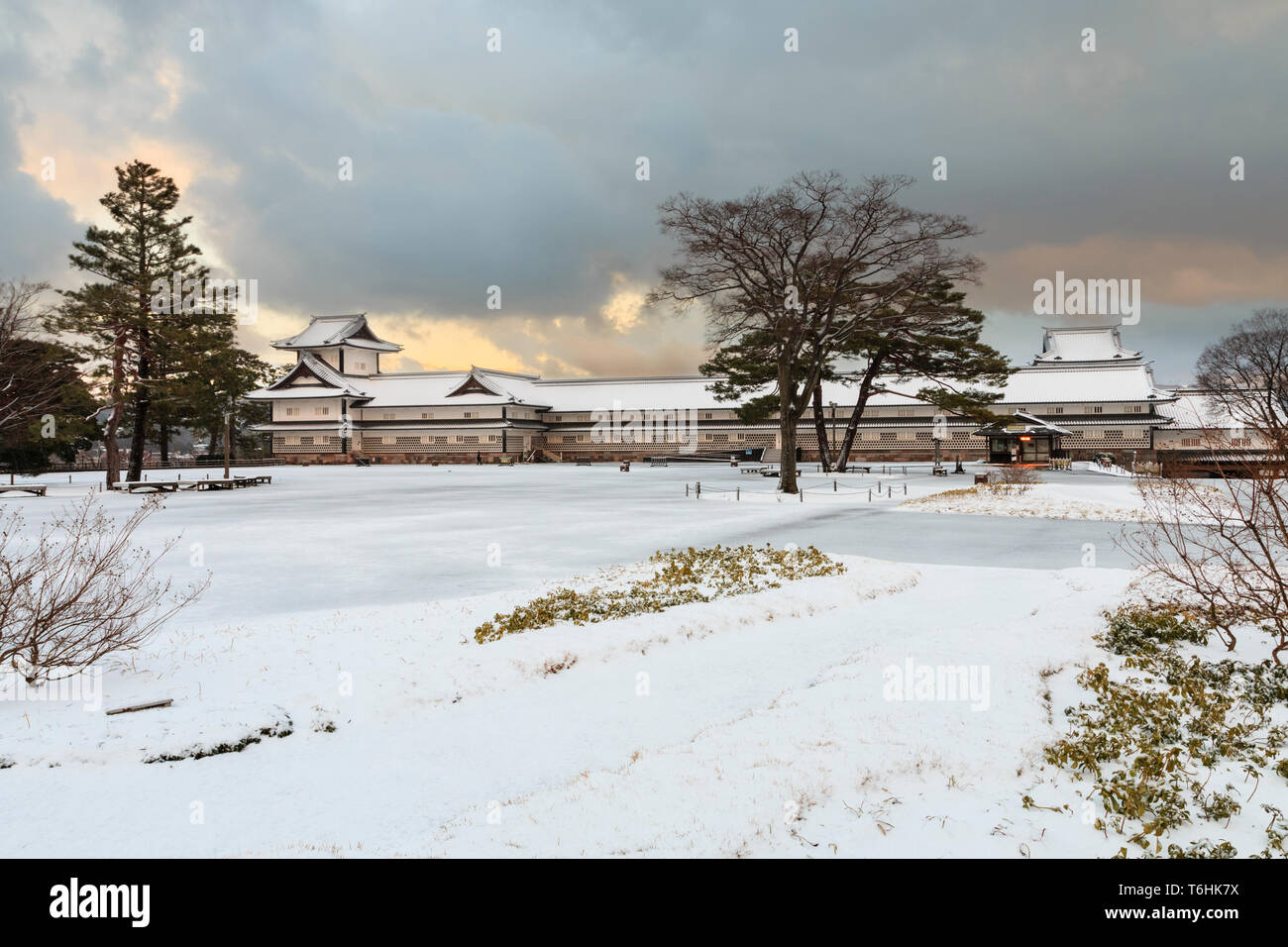 Kanazawa castle. Wintertime after snowfall. Ninomaru with the Gojukken Nagaya, a tamon corridor with the Hishi Yagura, turret, at the end. Stormy sky. Stock Photo