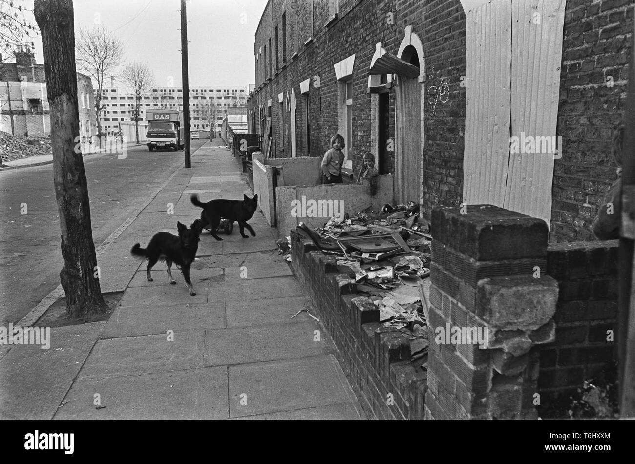 2/58/ 6  Usher Rd Bow, a few houses still inhabited 1976 Stock Photo