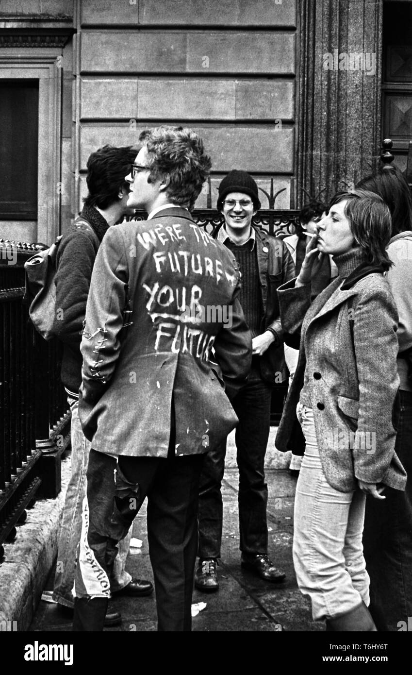57/8 London; Anti Nazi League march 1978 Stock Photo
